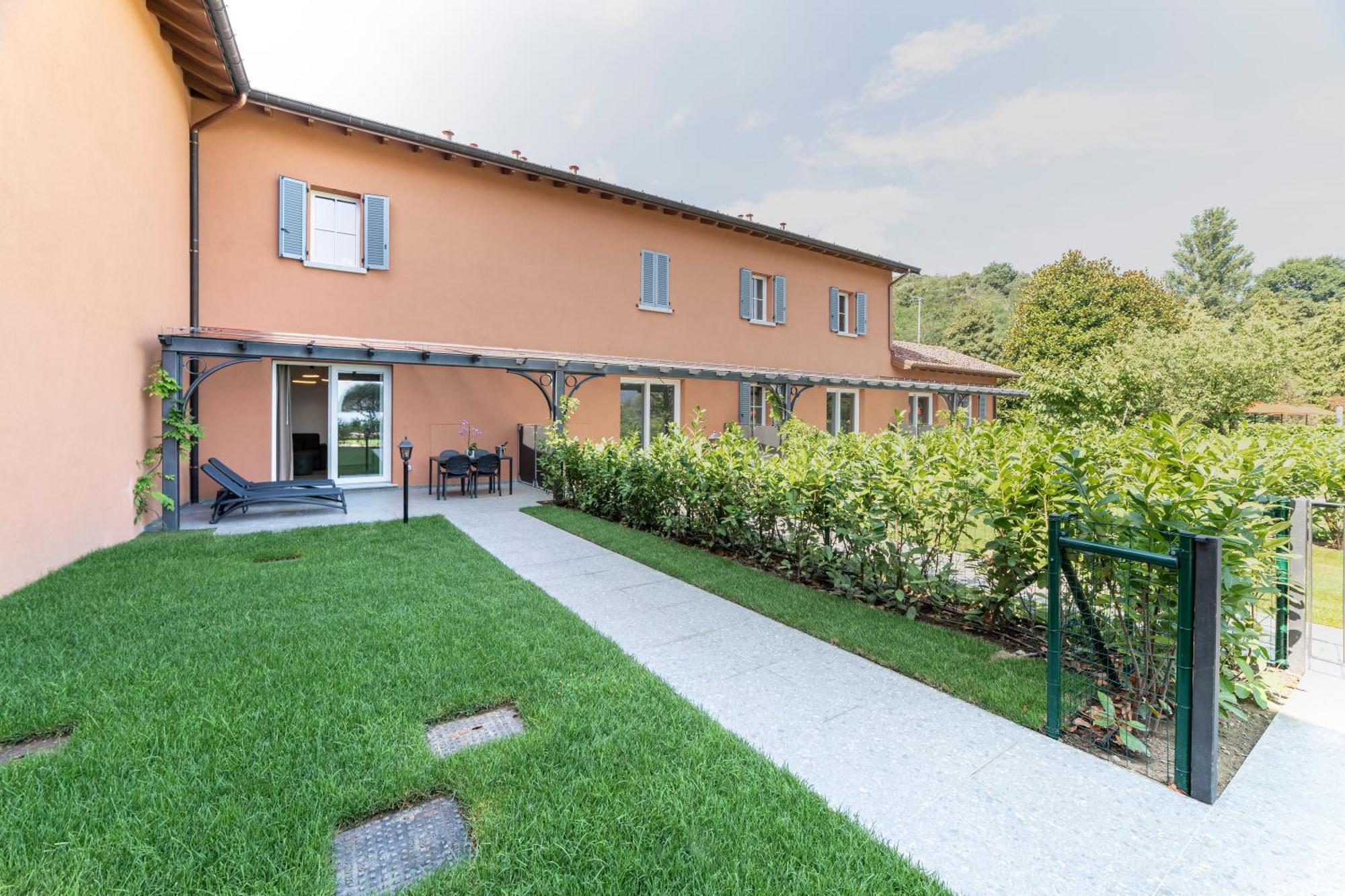 Alex'S Luxury Lake View Apt Pool And Tennis Como Exterior photo