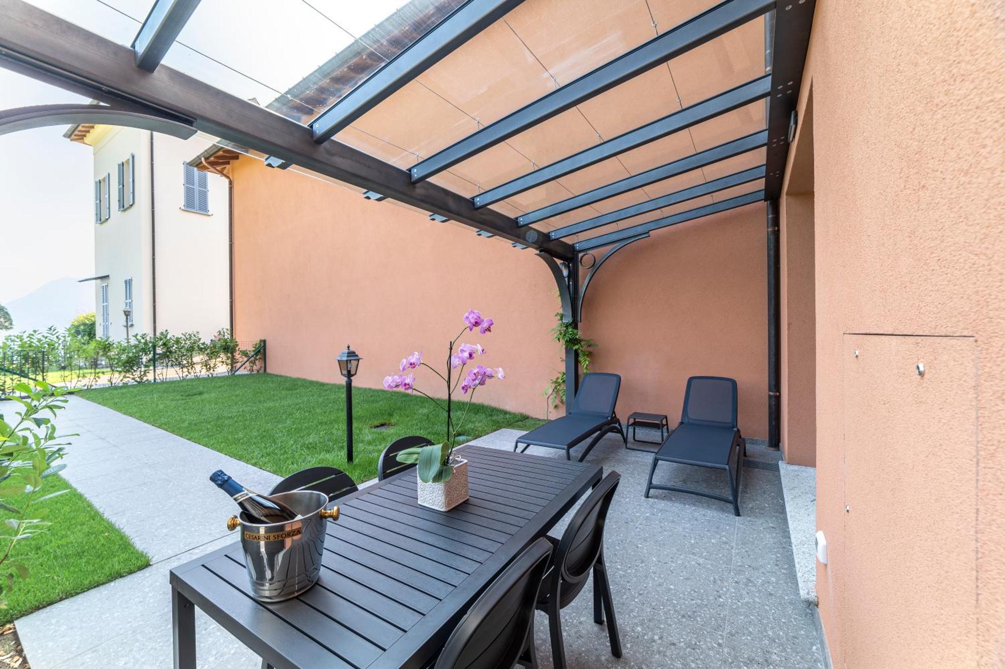 Alex'S Luxury Lake View Apt Pool And Tennis Como Exterior photo