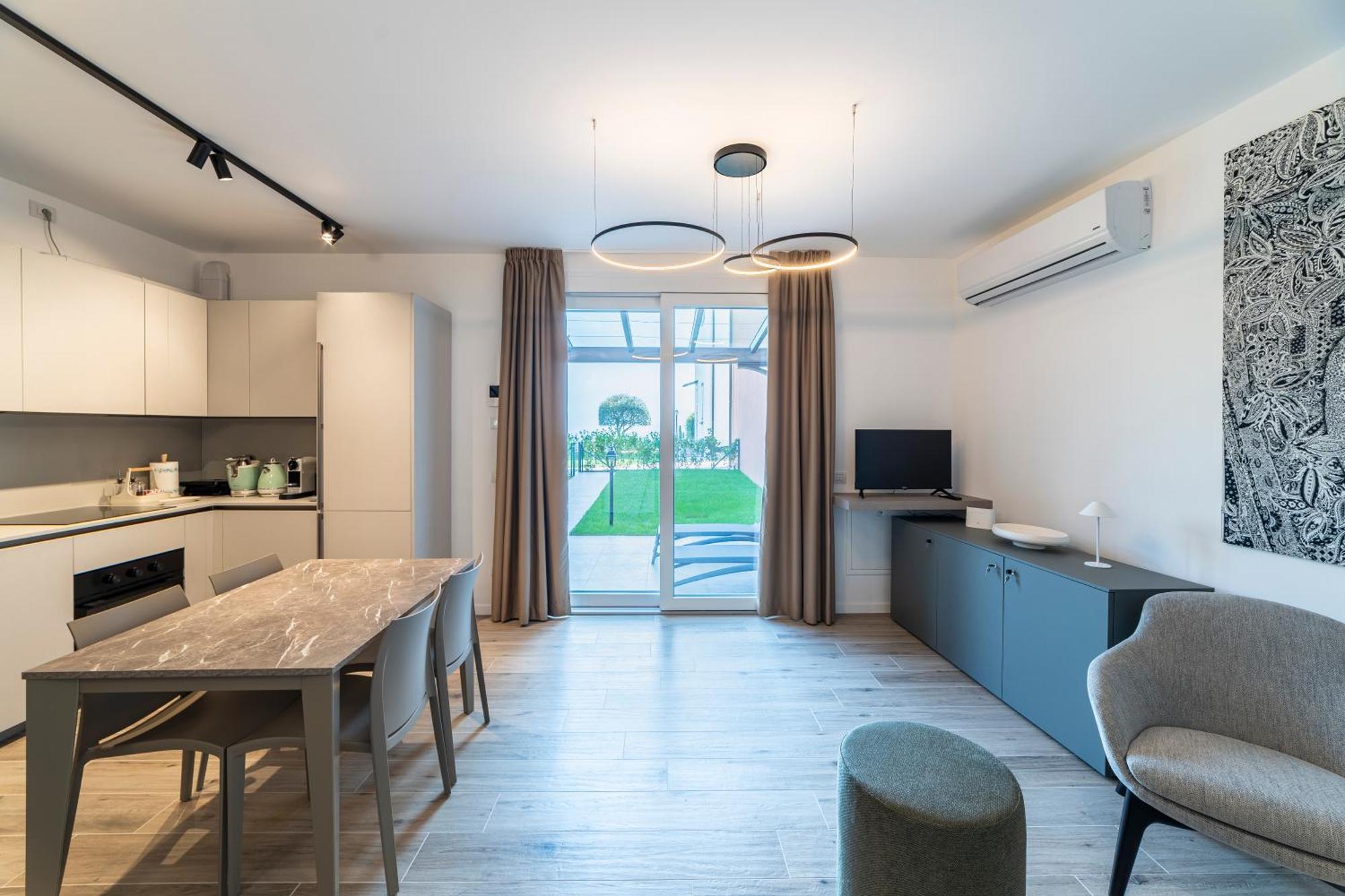 Alex'S Luxury Lake View Apt Pool And Tennis Como Exterior photo